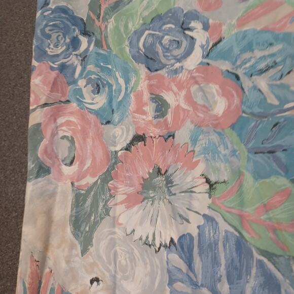 Vintage Circle Floral Sheridan Table Cloth - Picture 3 of 8